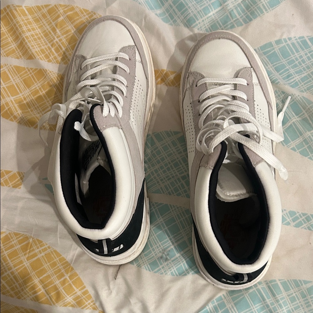 Le Tigre White and Gray Sneakers